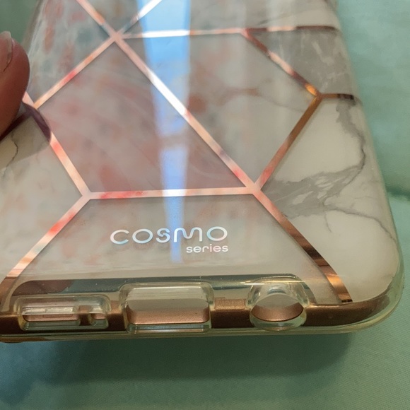 A phone case I don’t know what type - Picture 3 of 3